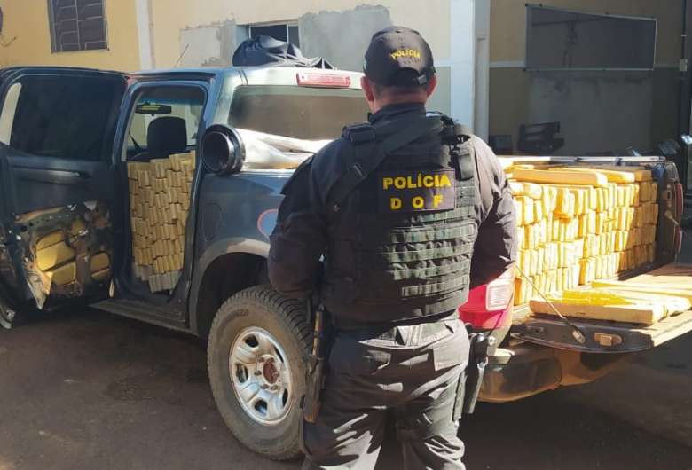 Polícia apreende caminhonete com mais de 1 tonelada de maconha