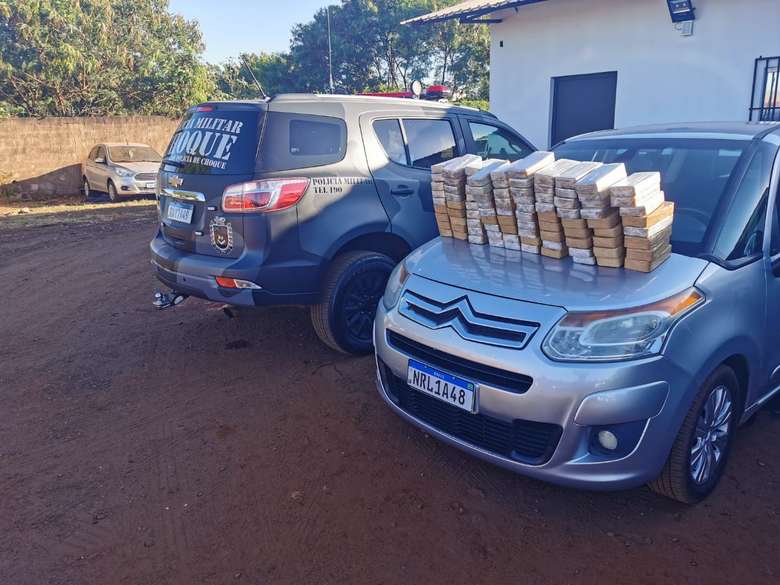 Mulher é presa com R$ 2,5 milhões de cocaína escondida em carro