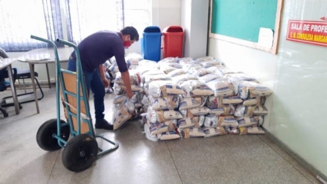 Prefeitura entrega 13 mil kits merenda