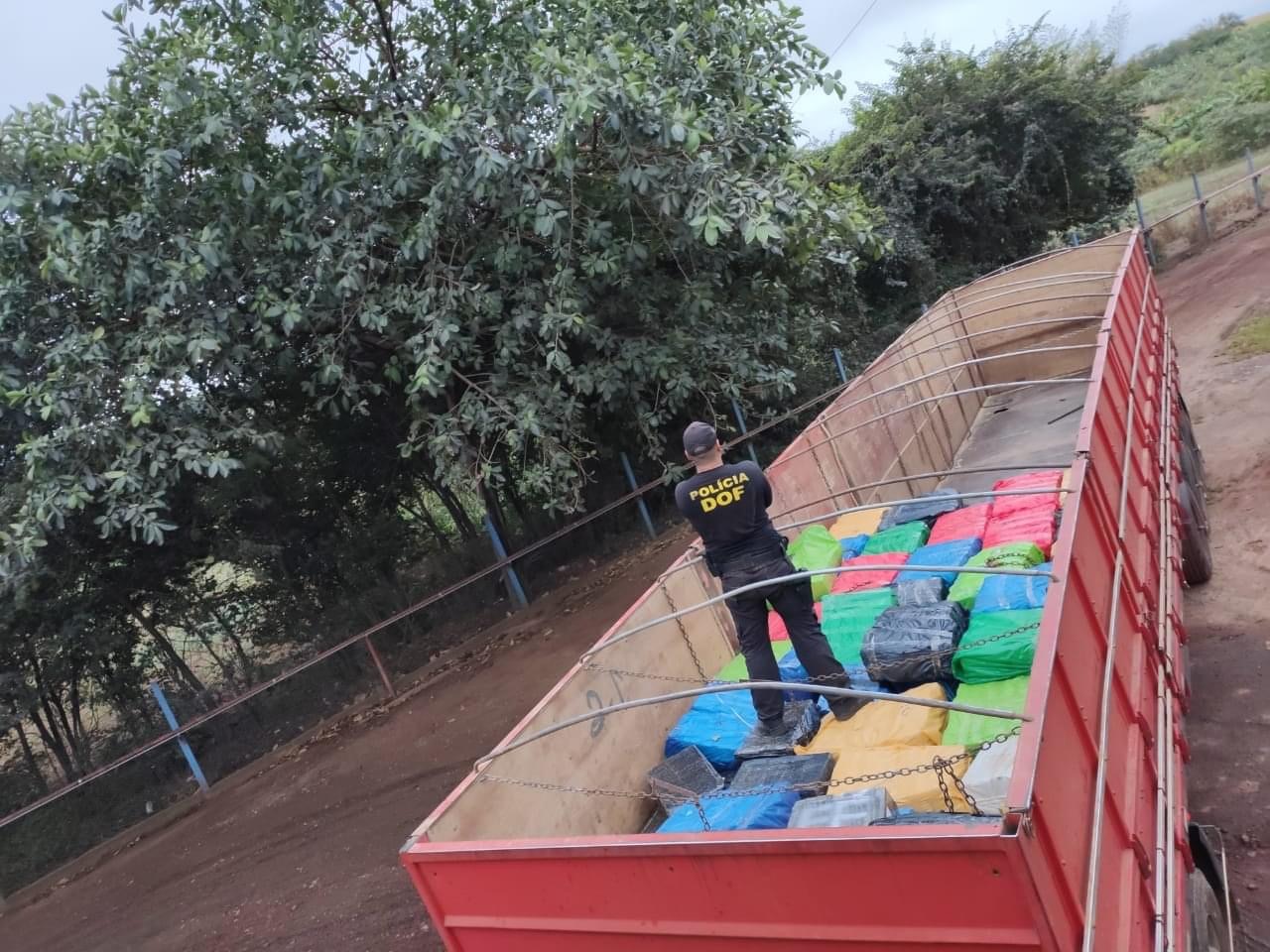 DOF apreende carreta com mais de sete toneladas de maconha durante a Operação Hórus