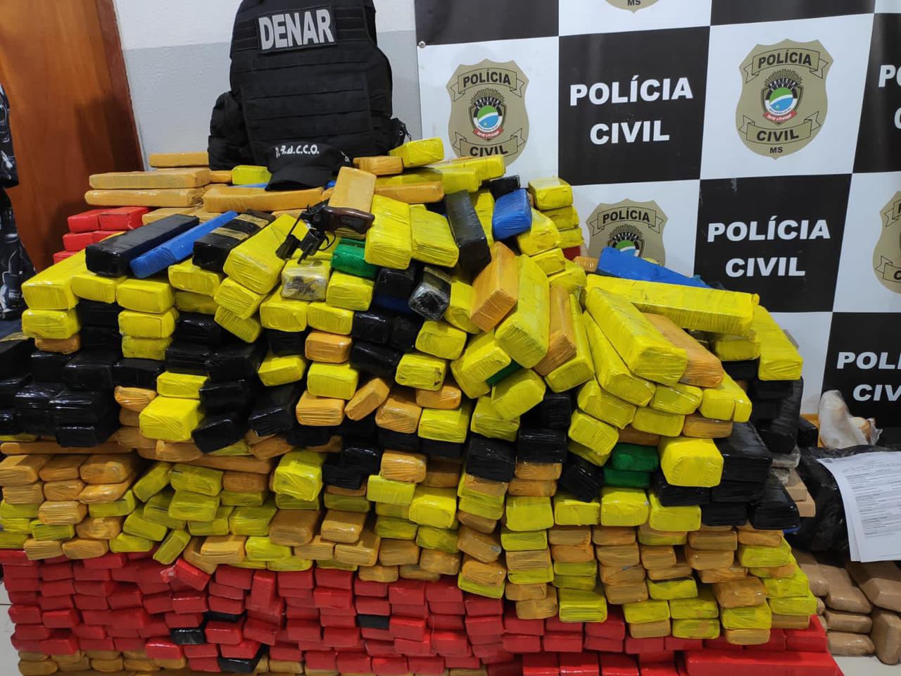 Polícia Civil apreende mais de 1t de maconha em meio a carga de lixo hospitalar, em Campo Grande