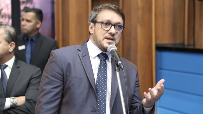 Deputado Lucas de Lima pede redução da alíquota de ICMS sobre o preço do combustível