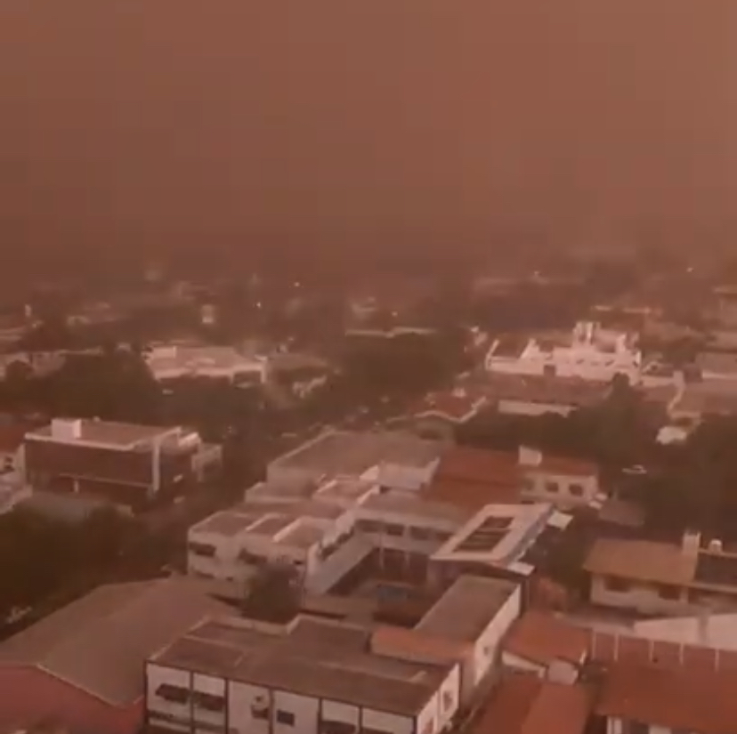 Ventos fortes e nuvem de poeira assustam moradores de Campo Grande