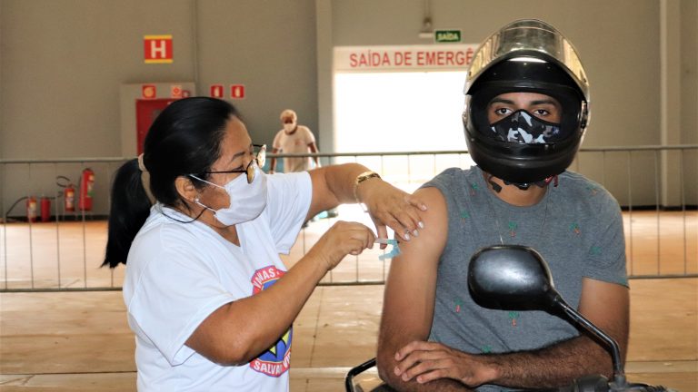 Prefeitura abre mais de 40 locais para vacinação contra a covid-19 nesta terça-feira