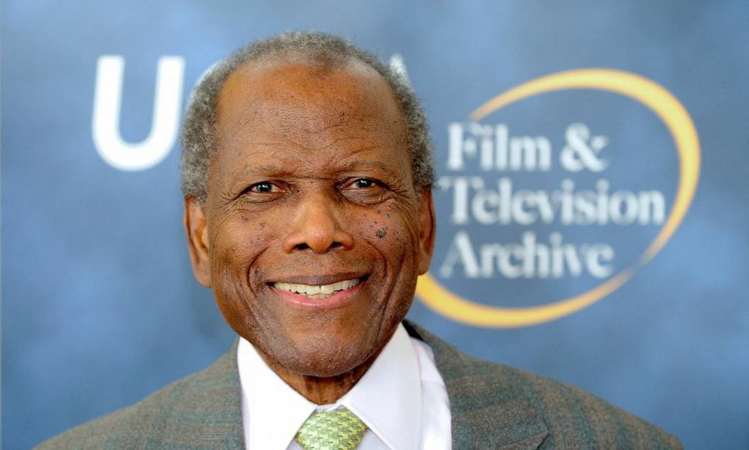 Morre Sidney Poitier, primeiro negro a ganhar Oscar de melhor ator