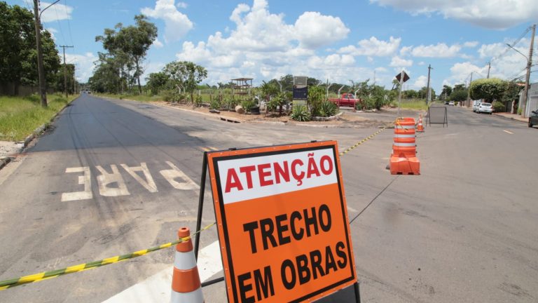 Prefeitura inicia frentes para executar mais 20 km de recapeamento em 19 ruas