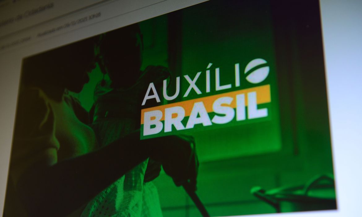 Auxílio Brasil começa a ser pago nesta terça-feira