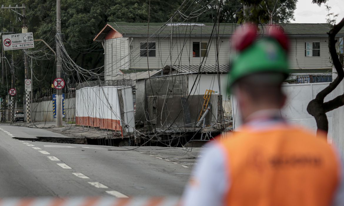 Em São Paulo, acidente em obra do metrô causa inundação de túnel