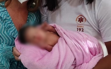 Recém-nascido é abandonado dentro de bolsa; a criança estava com o cordão umbilical