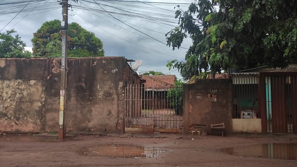 Mulher é esfaqueada na frente dos filhos no Dom Antônio