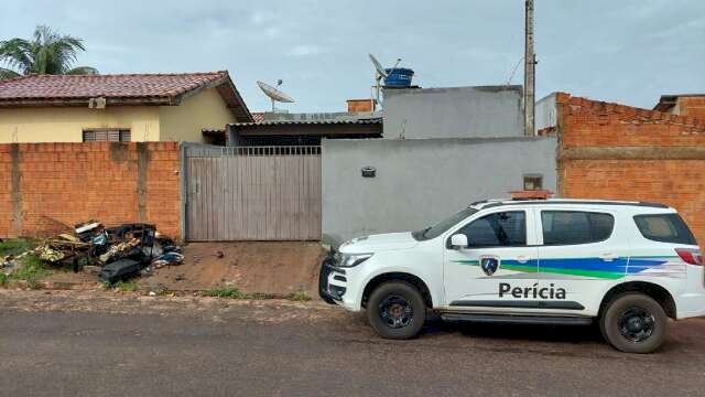 Cachorro morre carbonizado em casa, em Nova Andradina