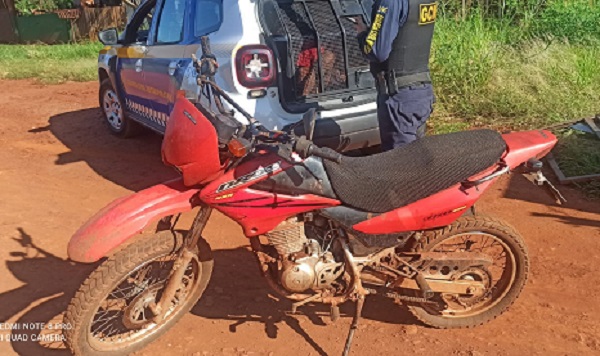 Jovem ‘ganha’ moto furtada do pai e vai preso por receptação