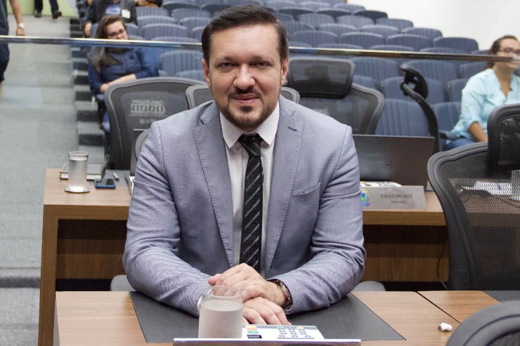 Agora é Lei: Aprovada lei do deputado Lucas de Lima que prevê a divulgação do Ligue 180 nas faturas de serviços essenciais contra violência à mulher