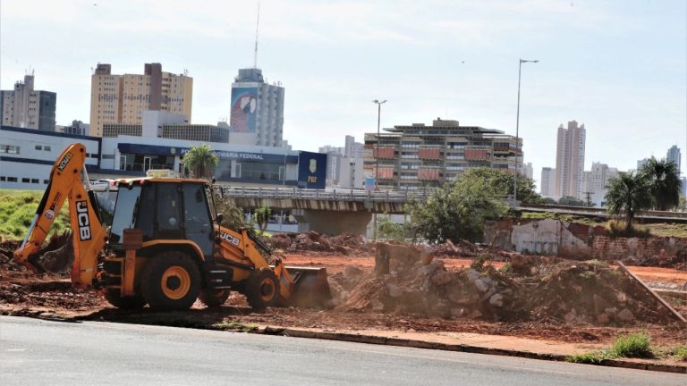 Prefeita inicia construção da Vila dos Idosos