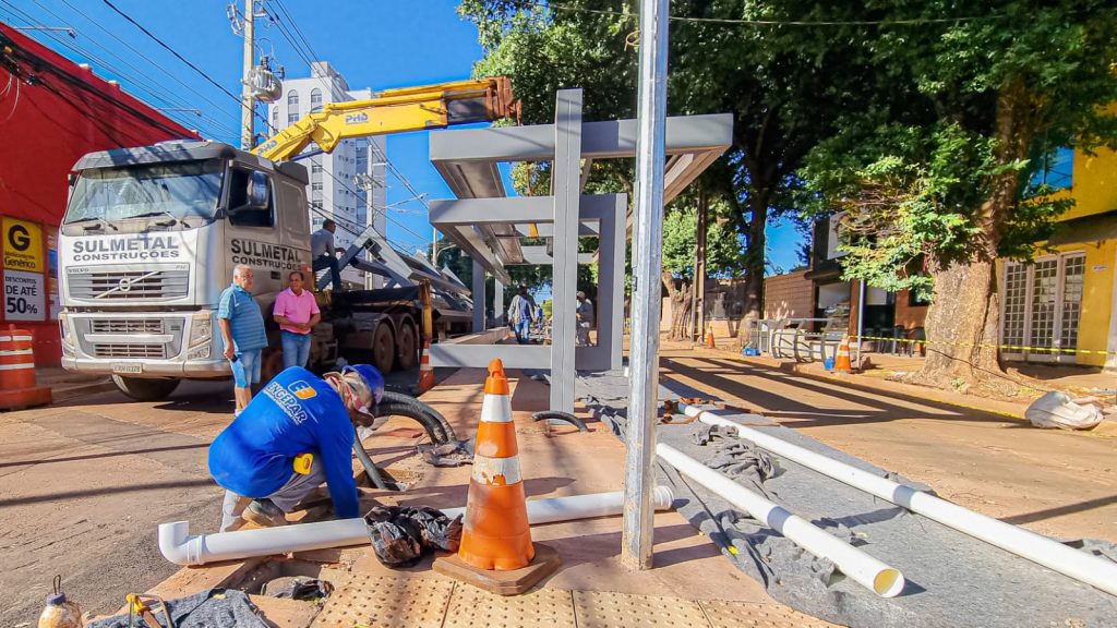 Rui Barbosa começa a receber pontos de ônibus com câmeras e iluminação inteligente