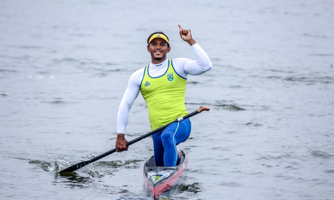 Isaquias Queiroz chega à final do Mundial de canoagem de velocide