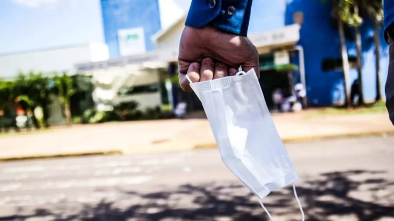 São Paulo pode voltar com uso obrigatório de máscaras em locais fechados