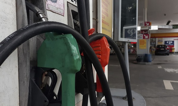 Preço da gasolina e diesel ficam mais baratos nas refinarias a partir de hoje