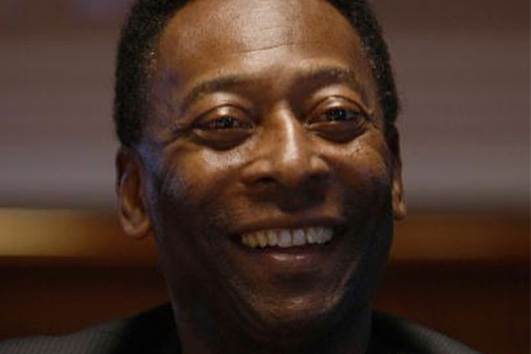 Pelé é diagnosticado com caso de broncopneumonia