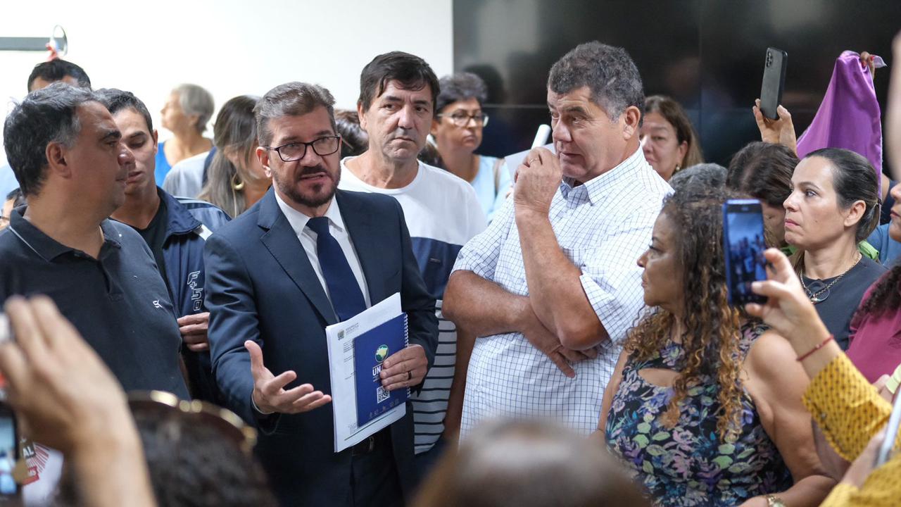 Kemp apoia manifestação dos professores e administrativos e cobra compromissos do Governo