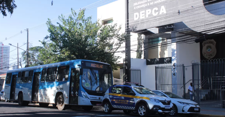 Na Capital, homem é preso após assediar meninas dentro de ônibus