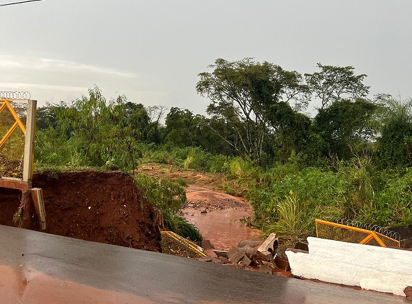 Forte chuva derruba acesso ao Hospital São Julião