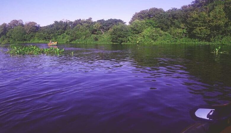 Homem cai de barco e desaparece no rio Paraguai em Corumbá