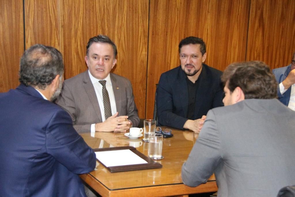 Em Brasília, Deputado Estadual Lucas de Lima e Deputado Federal Vander Loubet, são recebidos pelo Ministro da Previdência Social, Carlos Lupi