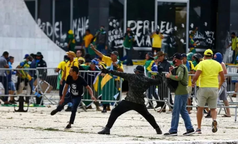 Ataques de 8 de janeiro impulsionaram aumento de agressões contra jornalistas