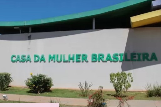 Durante chuva, pai tranca filhos para fora em Campo Grande