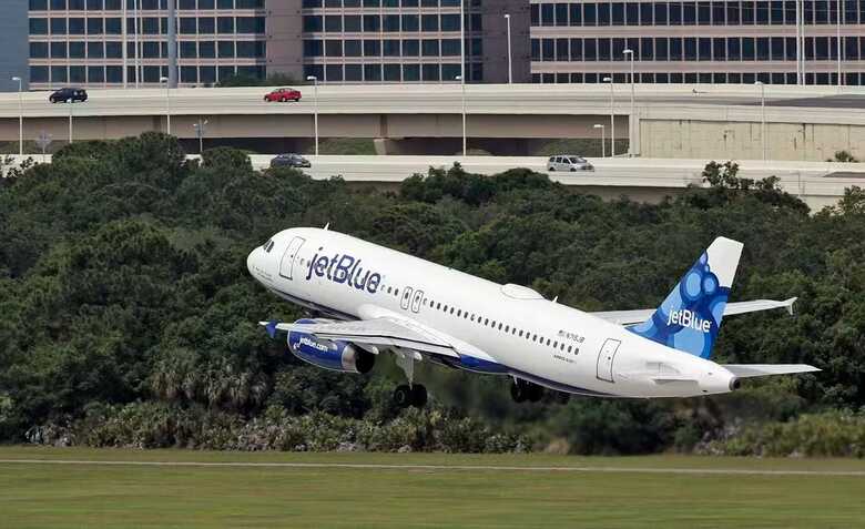 Corpos são encontrados no trem de pouso de avião no aeroporto dos EUA