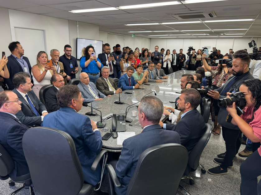 Gerson reafirma compromisso com a pluralidade ao tomar posse para novo biênio na presidência