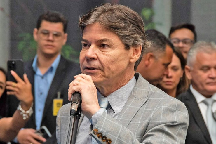 Após denúncias, deputado reitera pedido para retirada de fios soltos na rede elétrica