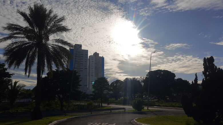 Terça-feira promete calor, mas também terá chuva em MS