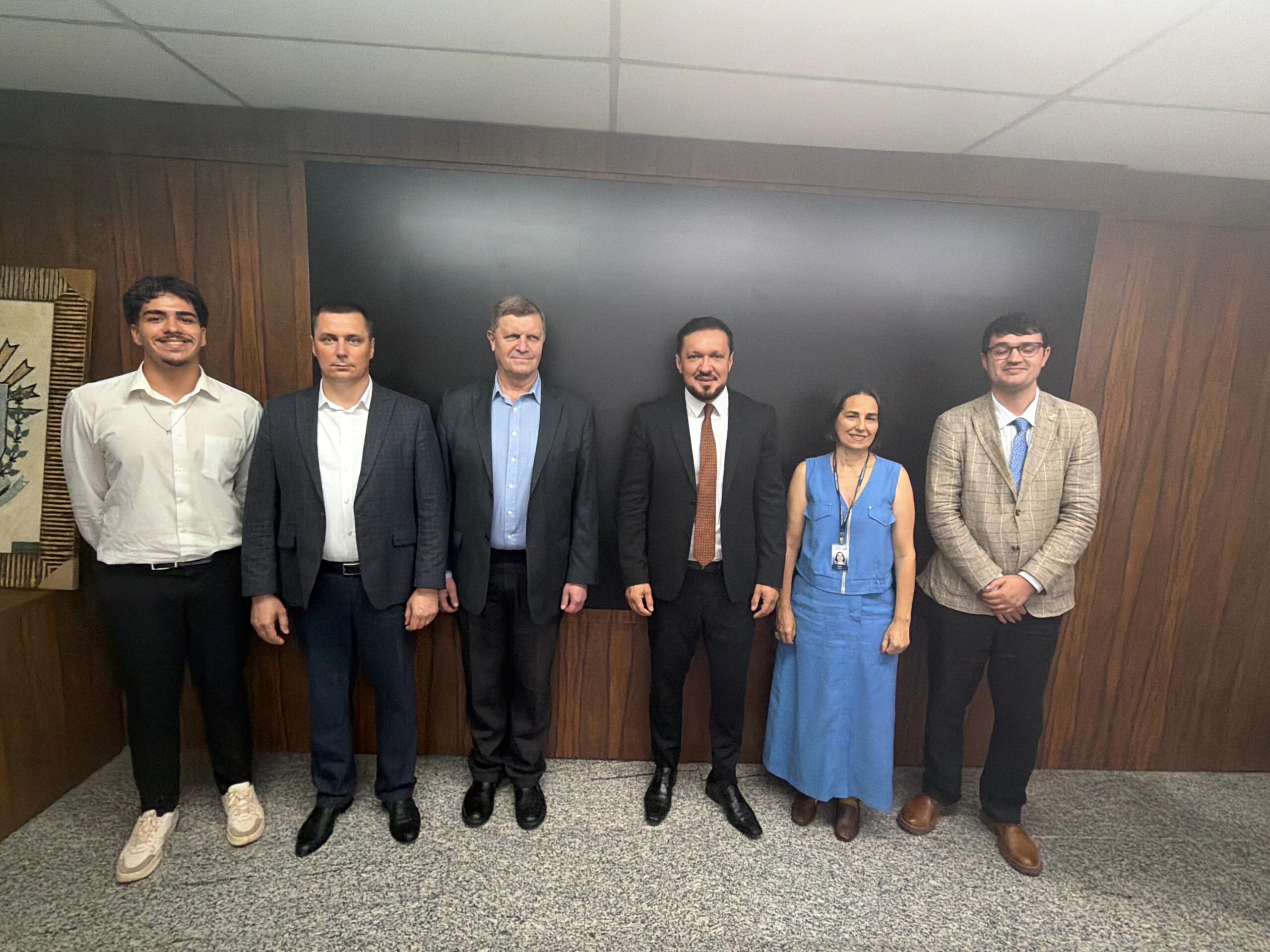 Deputado Lucas de Lima recebe comitiva da Ucrânia na Assembleia Legislativa