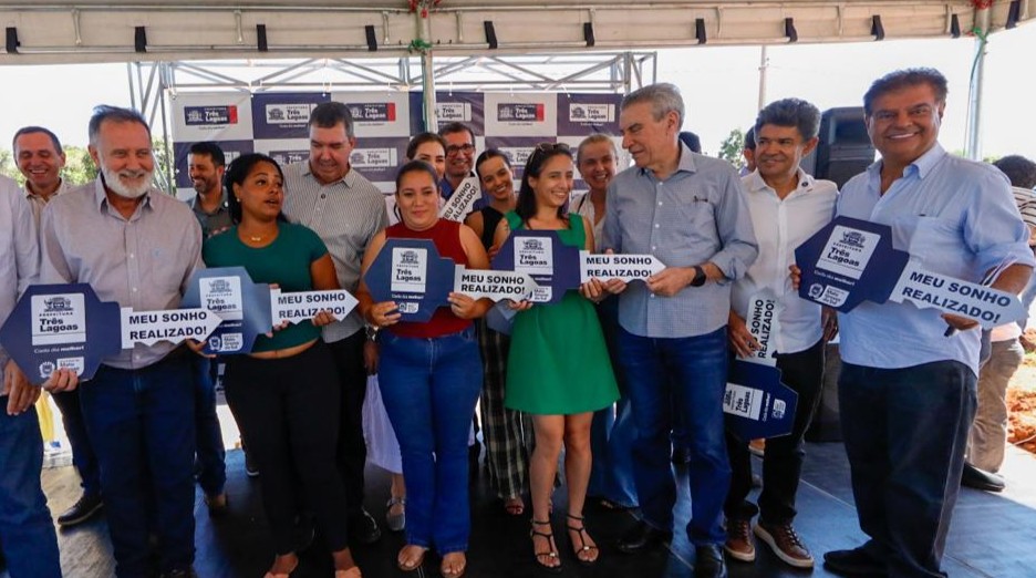 “Dignidade e independência para as mulheres”, destaca Paulo Corrêa durante entrega de casas em Três Lagoas