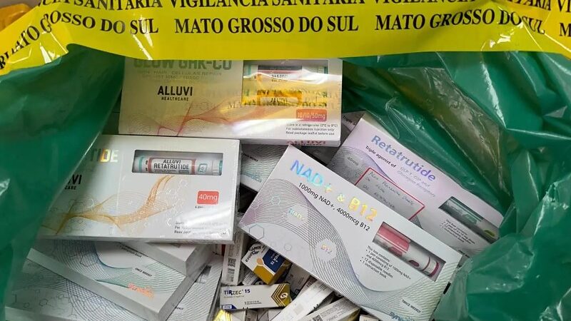 Remédios para emagrecer ilegais são apreendidos escondidos em pelúcias e bonecas em Mato Grosso do Sul