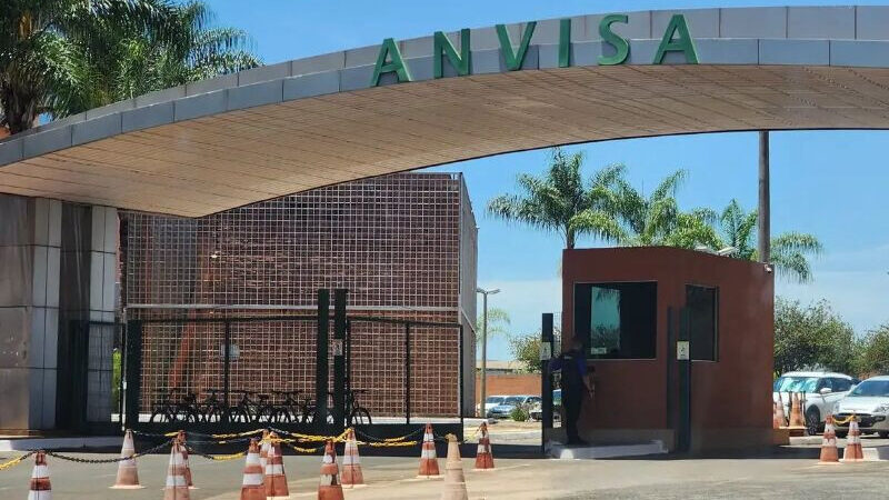 Anvisa proíbe venda de azeite e determina apreensão de doces em todo o país