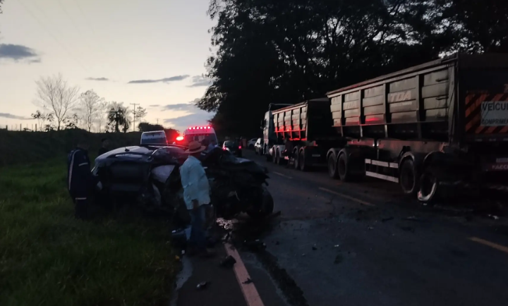 Empresária morre após colidir carro na traseira de bitrem na MS-475