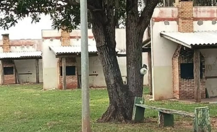 Corpo carbonizado é encontrado em banheiro de balneário em Naviraí