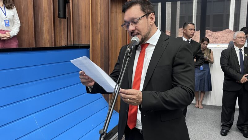 Deputado Lucas de Lima homenageia policiais militares por atuação que salvou família durante temporal em Campo Grande
