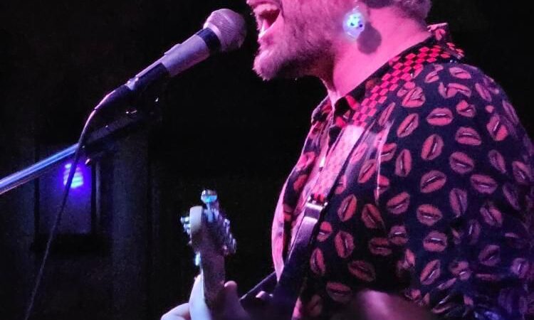 Dado Villa-Lobos convida André Frateschi e cantam Legião Urbana no Blues Bar
