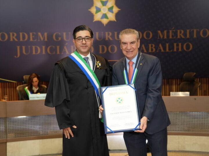 Paulo Corrêa é homenageado com a Comenda do Mérito Judiciário do Trabalho pelo TRT-24
