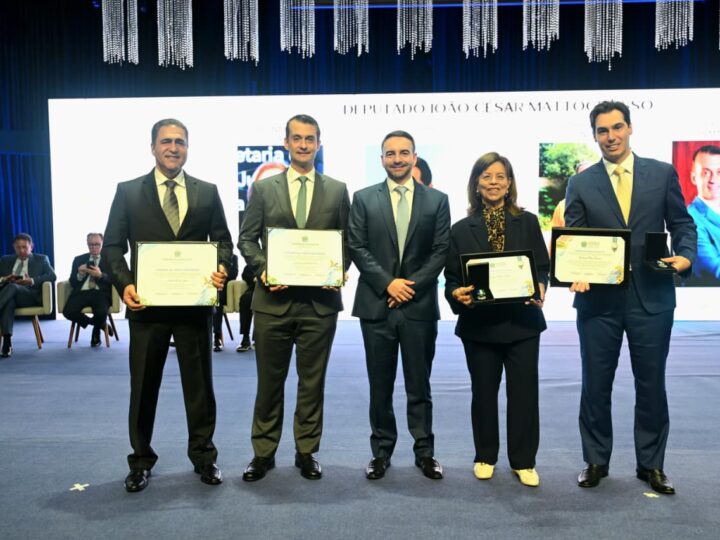 Deputado João César Mattogrosso homenageia quatro personalidades em sessão solene da ALEMS