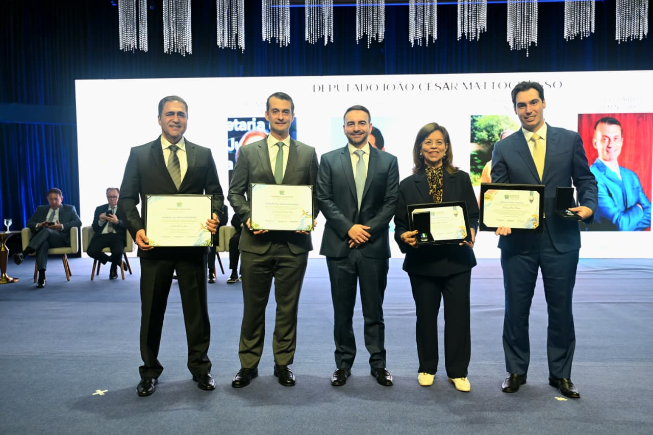 Deputado João César Mattogrosso homenageia quatro personalidades em sessão solene da ALEMS